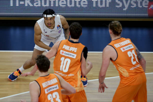 利亚锋线的 利亚锋线的