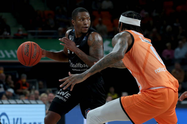 蓝军四连胜 蓝军四连胜