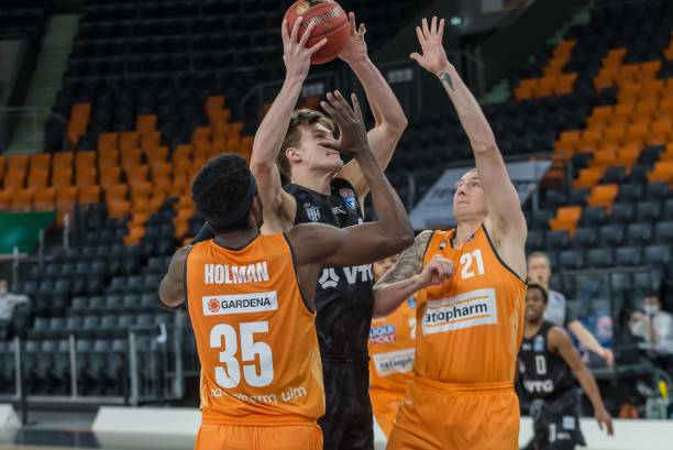 与伊尼戈的 与伊尼戈的